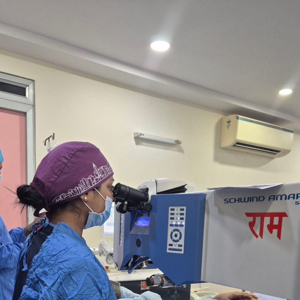 IClinix surgical team at the excimer laser