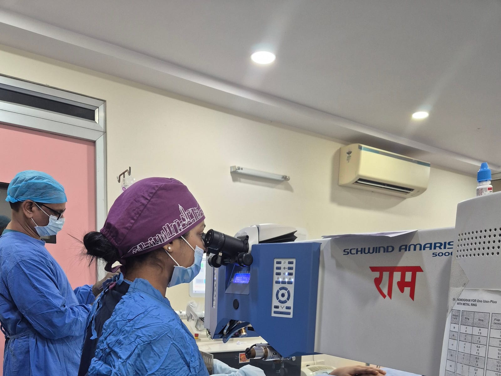IClinix surgical team at the excimer laser