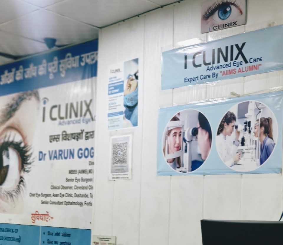 IClinix branding wall at the Shakti Nagar centre