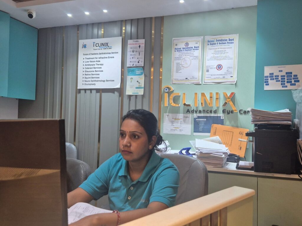 IClinix receptionist at the front desk